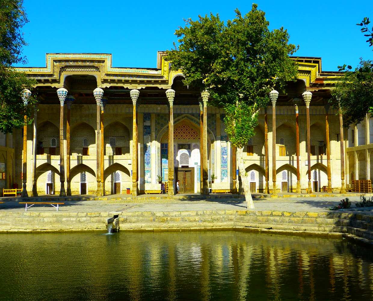 Les Éclaireurs du Voyage - Journal des voyageurs - Ouzbékistan villes bukhara bolo hauz by LoggaWiggler on Pixabay