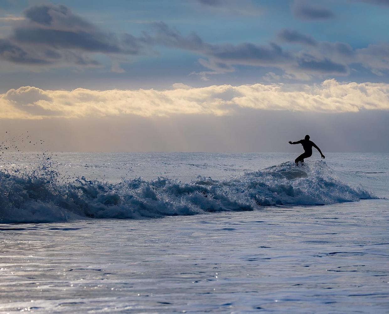 Les Éclaireurs du Voyage - Destination - Açores - Itinéraire 3 - Image itinéraire - Terceira surf praia da vitoria by Kev on Pixabay