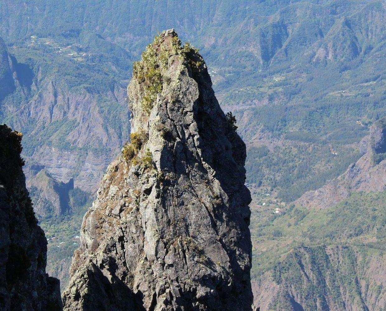 Les Éclaireurs du Voyage - Destination - La Réunion - Itinéraire 3 - Image itinéraire -survol des cirques on pixabay