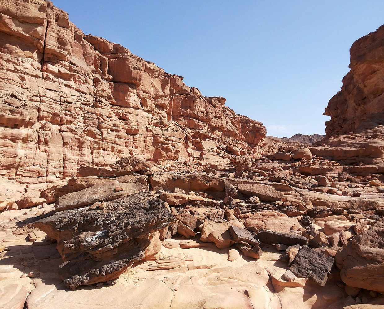 Les Éclaireurs du Voyage - Journal - Blog - Article 34 - Egypte - quelle plage pittoresque Dahab canyon Image by sosamaabdo on pixabay